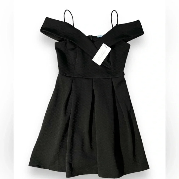 NWT She + Sky Off The Shoulder Textured Dress - Picture 1 of 4